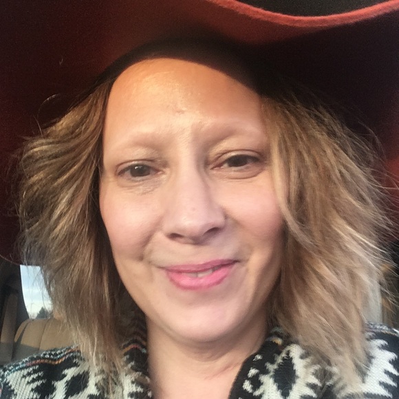 I ❤️ accessories - jewelry, hats, scarves n boots. - Picture 3 of 9